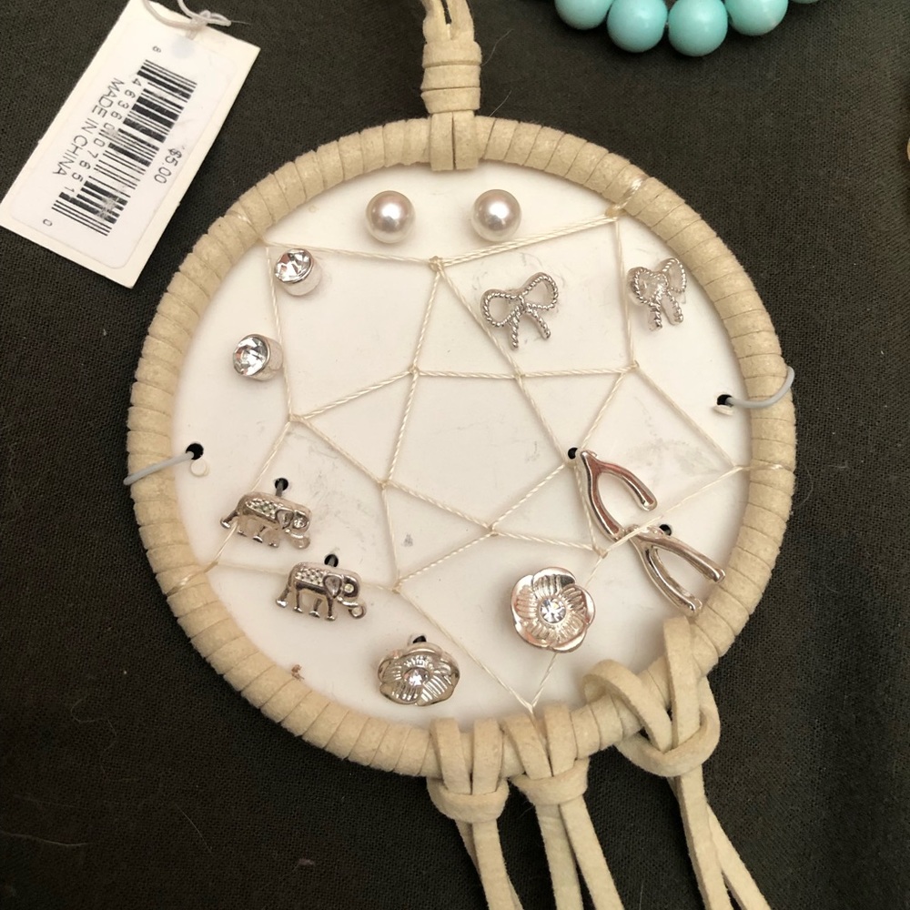 Miscellaneous Jewelry Lot *sold as is* Bracelets, Necklaces, Earrings, etc
